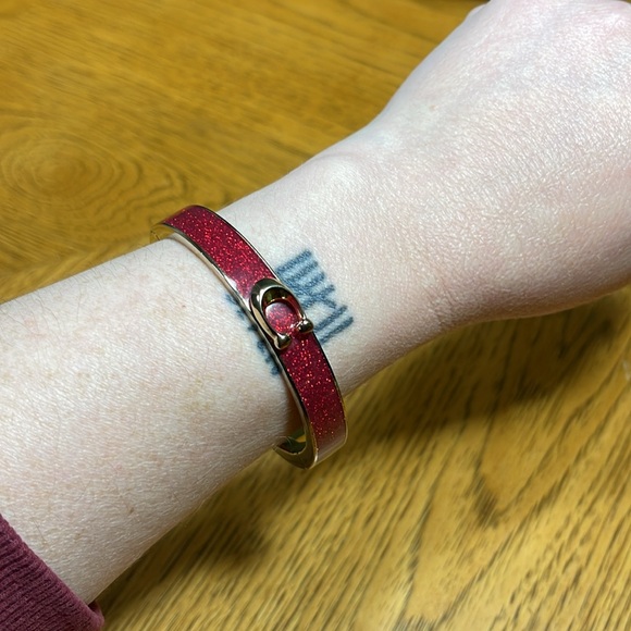 COACH SIGNATURE PUSH HINGED BANGLE RED GLITTER - Picture 14 of 15
